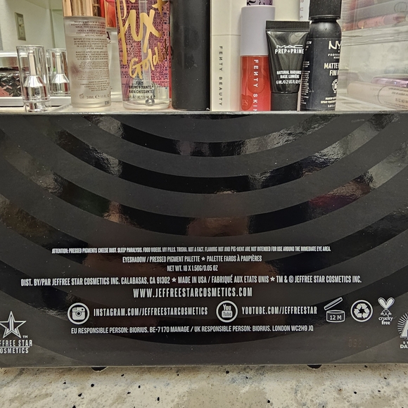 Jeffree Star Conspiracy Eyeshadow Palette - Black, White, Gold - Picture 3 of 4